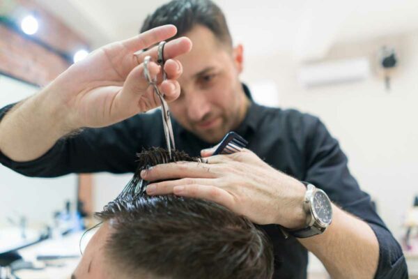 Corte Profissional, Estilo de Celebridade: O Que Está em Alta no Mundo da Moda Masculina